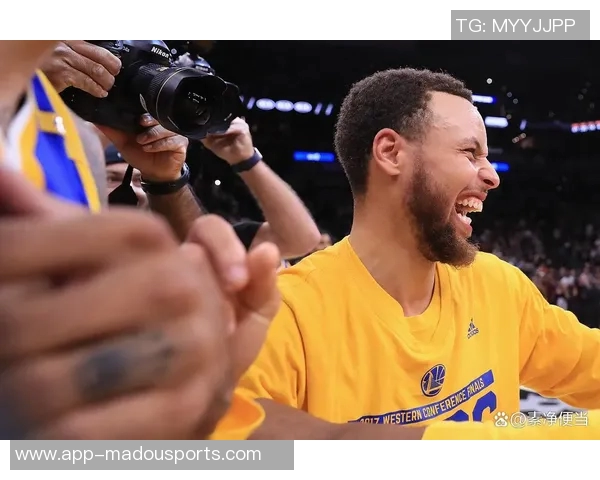 科尔盛赞巴特勒为顶级单打球员我们将围绕他与库里打造球队核心