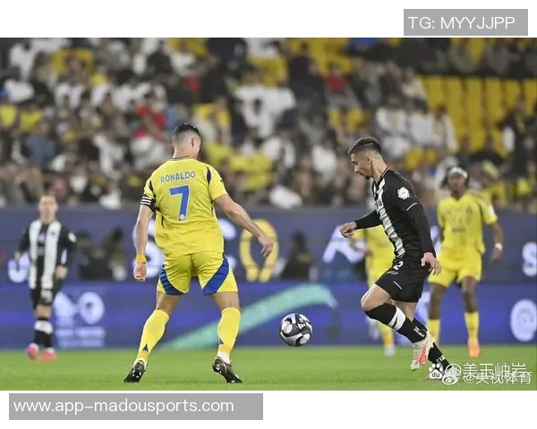 杜埃伤愈复出后首次进球精彩瞬间远距离单刀破门助球队再添胜利