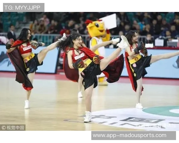 文班发力锁定胜局华子拼劲十足引发悬念激战全场 文班发力锁定胜局华子拼劲十足引发悬念激战全场