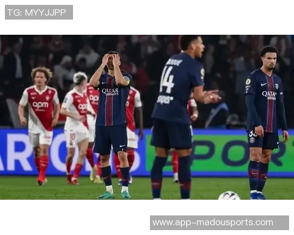 巴黎主场遭遇逆境埃梅里后场失误致阿克利乌舍轻松破门