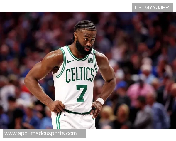 杰伦布朗半场状态低迷中投失准两分球命中率惨淡仅得两分